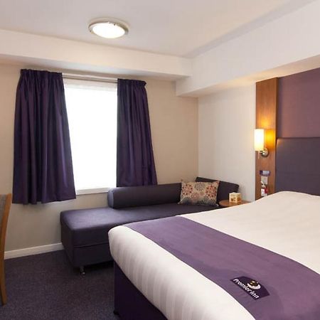 Premier Inn Клактон-он-Си Экстерьер фото