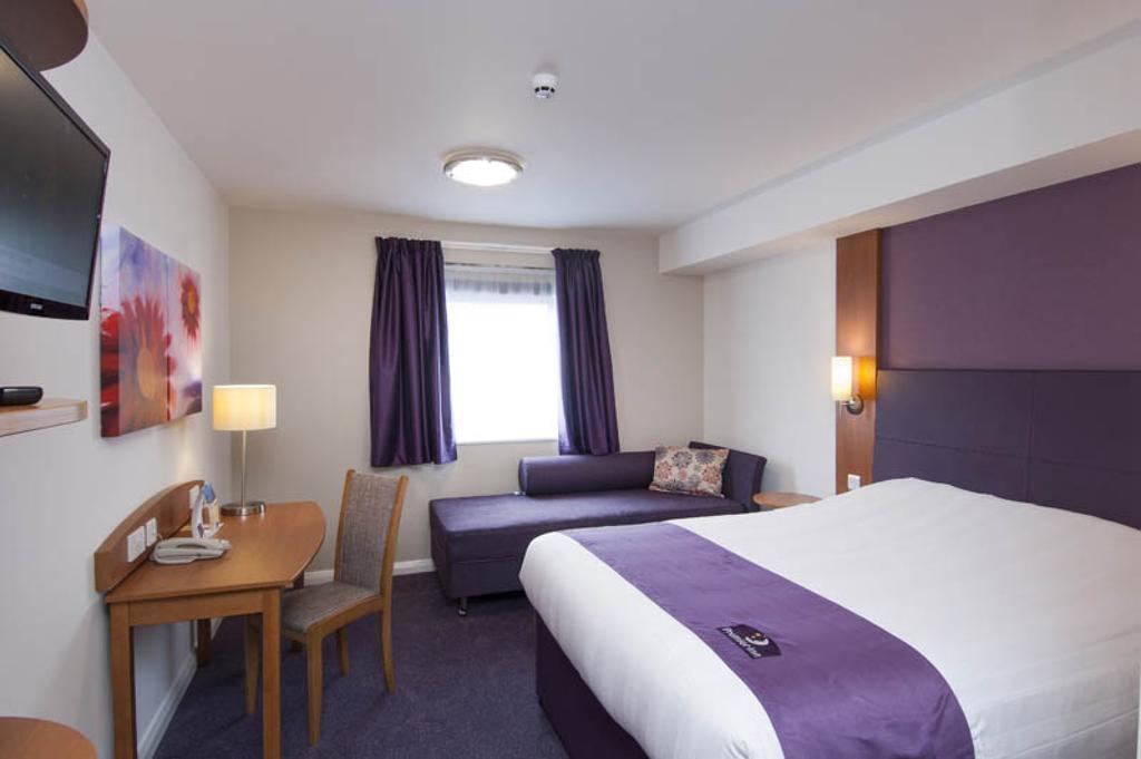 Premier Inn Клактон-он-Си Номер фото