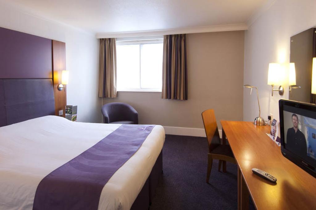 Premier Inn Клактон-он-Си Экстерьер фото