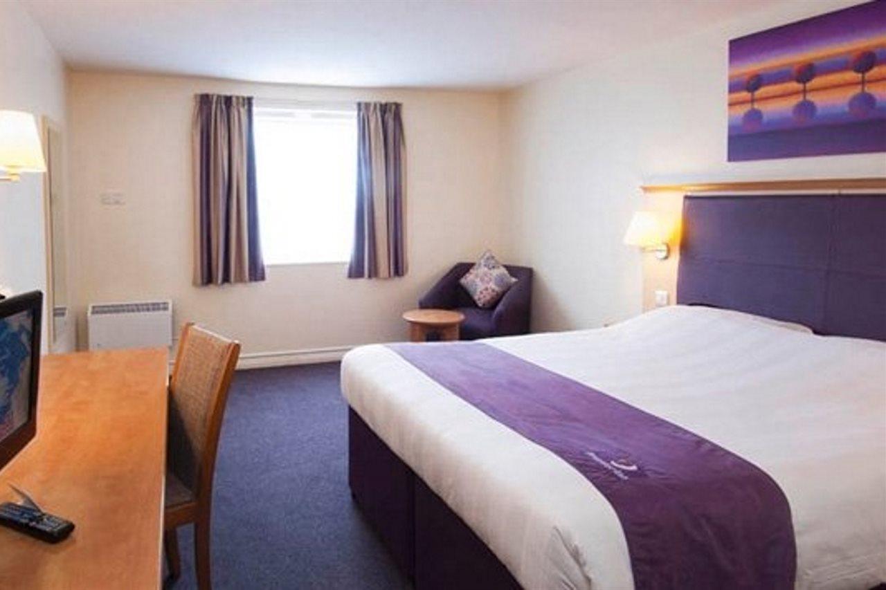 Premier Inn Клактон-он-Си Экстерьер фото