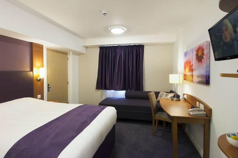 Premier Inn Клактон-он-Си Экстерьер фото