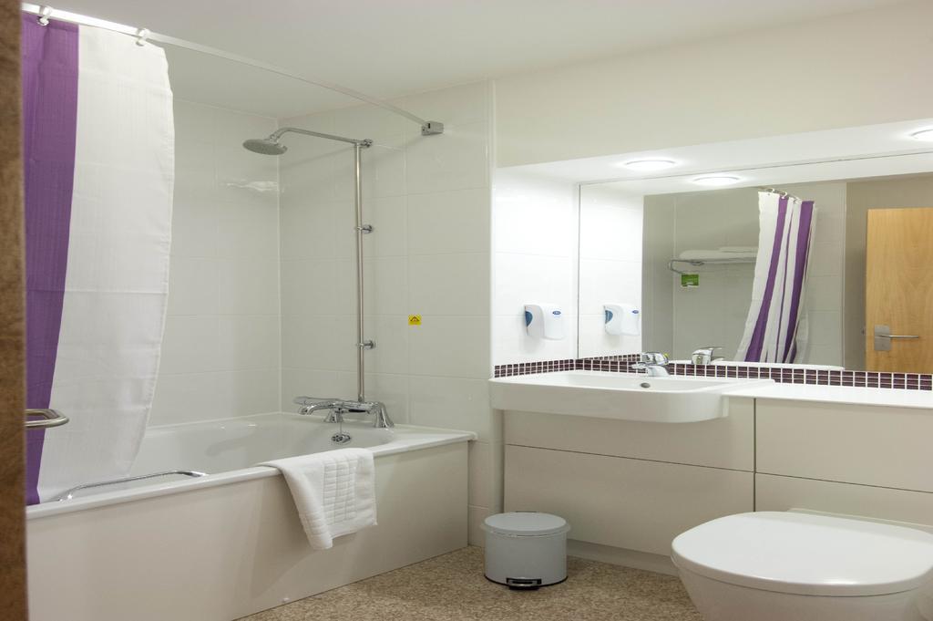 Premier Inn Клактон-он-Си Экстерьер фото
